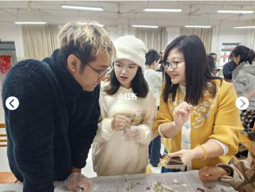 和国际留学生一起手作红楼梦花签吧❤